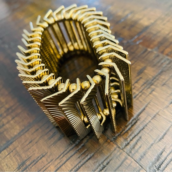 Bebe unique gold layered stretch bracelet - Picture 4 of 9